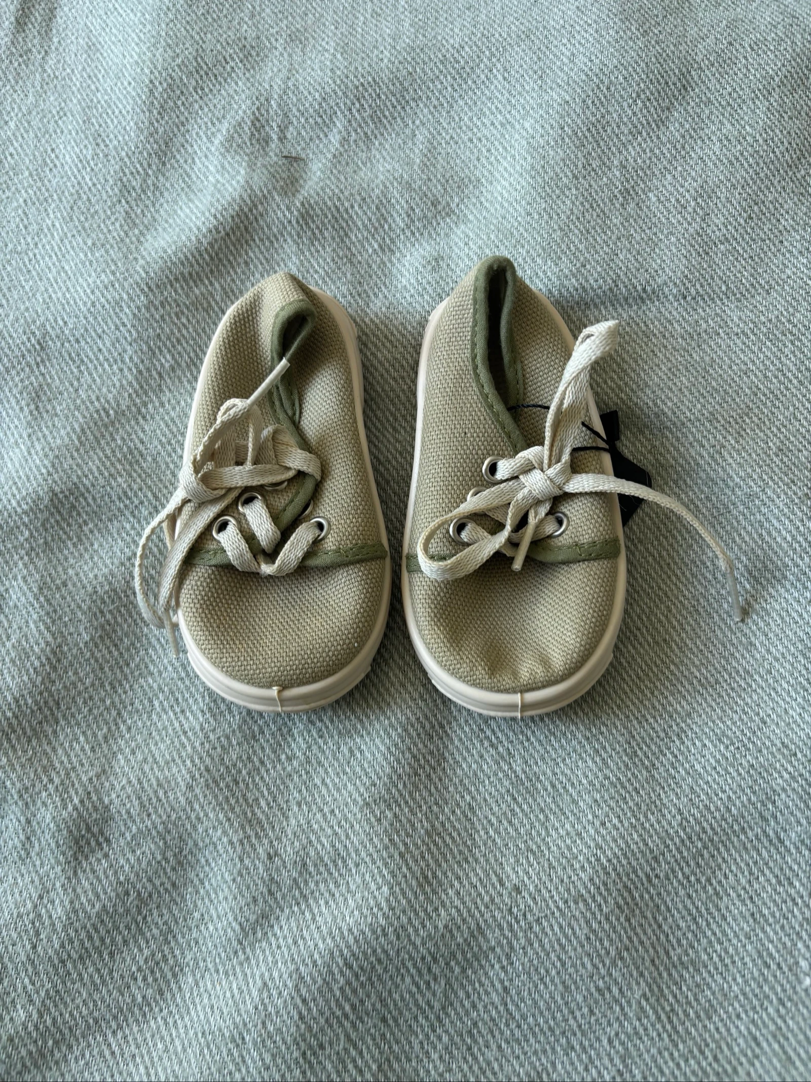 171/ Chaussure kaki - Pointure 19